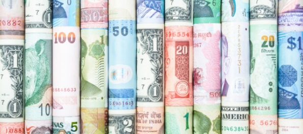 Dolár v utorok posilňoval voči euru, jenu aj libre
