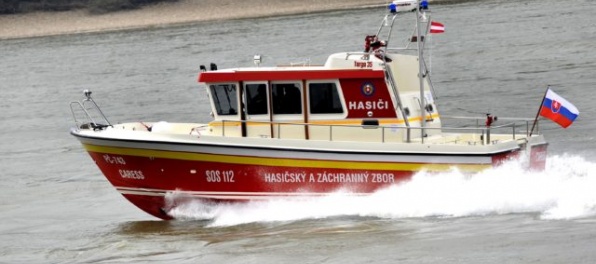 Na Dunaji sa zrazil remorkér s motorovým člnom