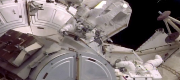 Americkí astronauti z ISS uskutočnili 200. výstup do vesmíru