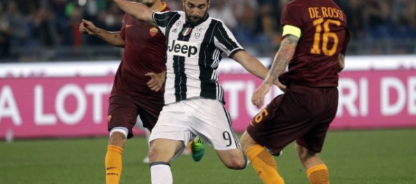 Video: “Vlci” prekazili Juventusu majstrovské oslavy, Hamšíkov Neapol vyplienil Turín