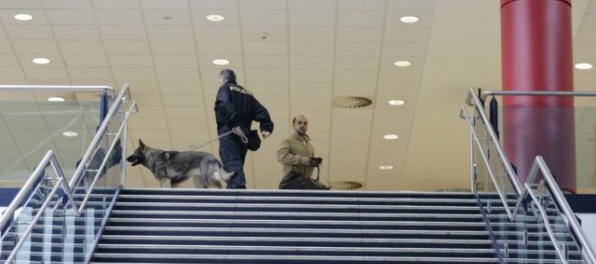 Pražské letisko začína kontrolovať v batožinách stopy po výbušninách