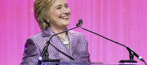 Clintonová predstavila svoje nové politické hnutie Onward Together