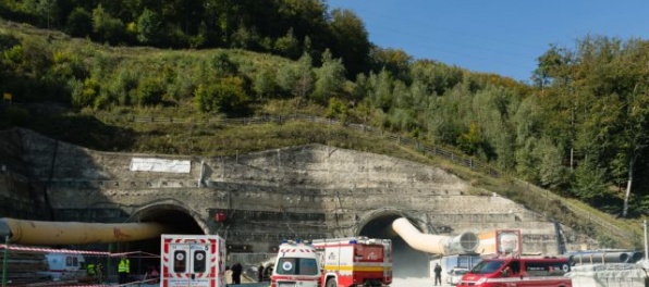 Ďalšia nehoda v diaľničnom tuneli Višňové, pri odstrele tam zavalilo muža