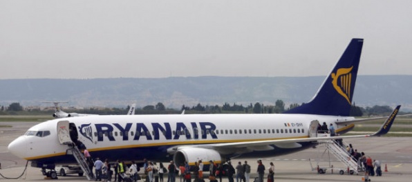 Let Ryanairu presmerovali, na palube vystrájal opitý cestujúci