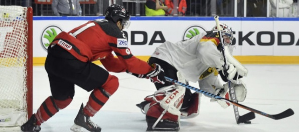 Video: Kanada po tesnej výhre vyradila domáce Nemecko, zápas bol napínavý až do konca