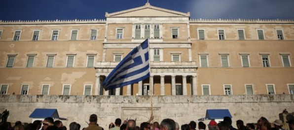 Grékom sa znížia dôchodky a zvýšia dane, parlament schválil ďalšie úsporné opatrenia