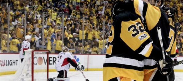 Video: Pittsburgh deklasoval Ottawu 7:0, je krok od finále NHL