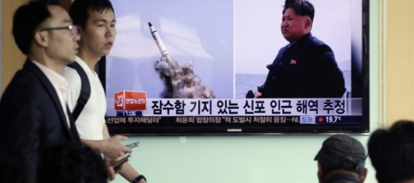 Severná Kórea odpálila raketu Pukguksong-2, test sledoval aj vodca Kim Čong-un
