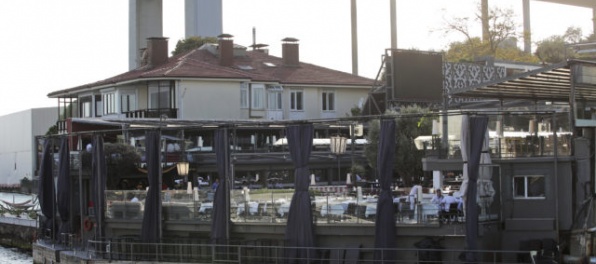 V Istanbule zbúrali klub Reina, v ktorom pri útoku na Silvestra zahynulo 39 ľudí