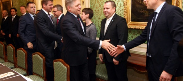 Premiér Fico vyzval zahraničné firmy, aby sa vyjadrili ku korupcii na Slovensku