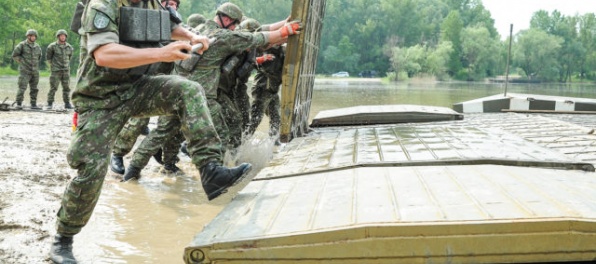 Vojaci aktívnych záloh budú vedieť pomáhať pri povodniach