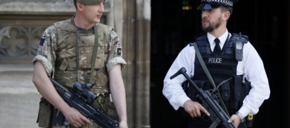 Aktualizované: Britská polícia a armáda zasahovala v Hulme, preverovala podozrivý predmet