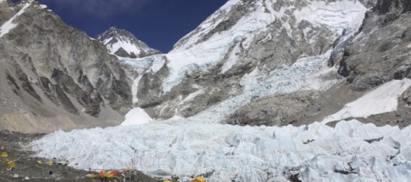 Štyria horolezci, ktorých telá sa našli na Mount Evereste, zahynuli ešte vlani