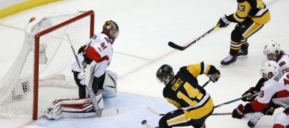Video: Obhajca Pittsburgh vyradil aj Ottawu a postúpil do finále Stanleyho pohára