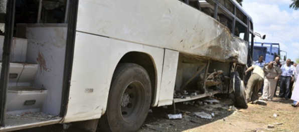 Ozbrojenci zaútočili na autobus v južnom Egypte, zomrelo 23 koptských kresťanov