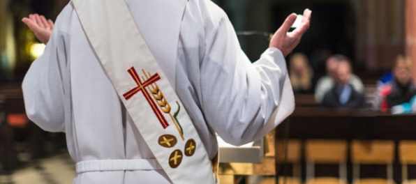 Cirkev potrestala kňazov, ktorí podporovali Kotlebu