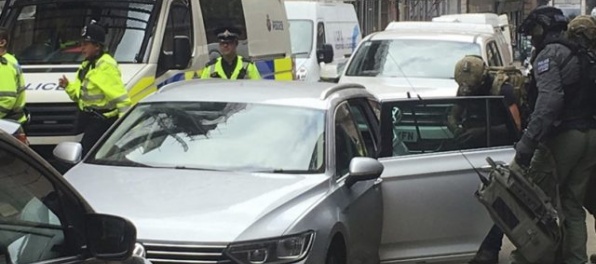 V Manchestri zatkli v súvislosti s bombovým útokom ďalšie dve osoby