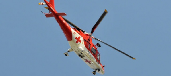Leteckí záchranári zasahovali pri dopravnej nehode, pomáhali 18-ročnému mužovi v bezvedomí