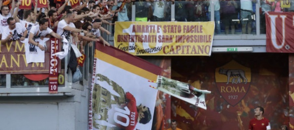 Video: Francesco Totti sa rozlúčil s kariérou, uctili si ho aj hráči súpera