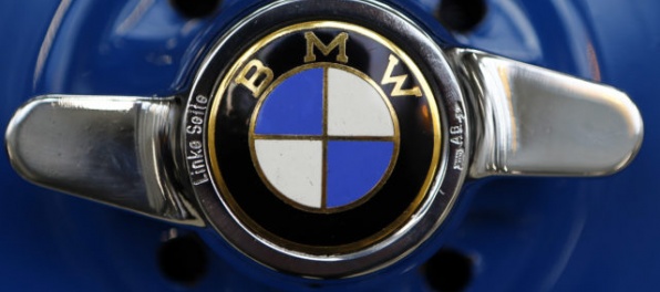 Problémy s dodávateľom prinútili BMW zastaviť výrobu