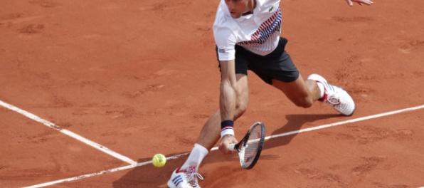 Obhajca trofeje Djokovič postúpil na Roland Garros suverénne do druhého kola