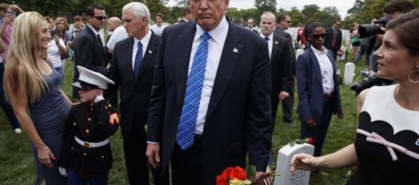 Trump navštívil Arlingtonský národný cintorín, uctil si padlých amerických vojakov