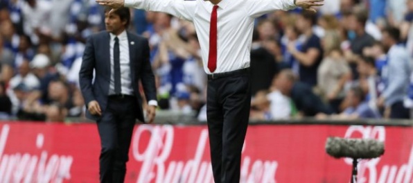Arséne Wenger zostáva trénerom Arsenalu, dostane 115 miliónov eur na posily