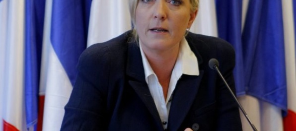 Le Penovej Národný front žiada voličov o pomoc, chce si od nich požičať peniaze na kampaň