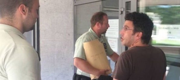 Foto: David prepašoval drogy na Slovensko, v bruchu mal desiatky kapsúl s hašišom