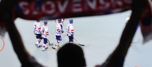 Slovenskí hokejbalisti na svetovom šampionáte zdolali aj Kanaďanov