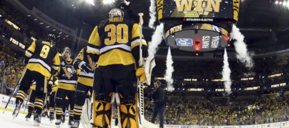 Foto: Nashville dostal “kanára” v piatom finále NHL, prvou hviezdou kapitán Pittsburghu Crosby
