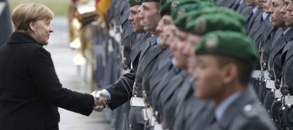 Kancelárka Merkelová sa pokúsila zažehnať gradujúci spor s armádou
