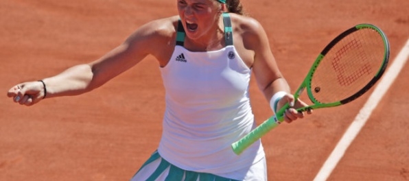 Ostapenková šokovala Halepovú a zatriasla tenisovým svetom, píšu médiá o finále Roland Garros