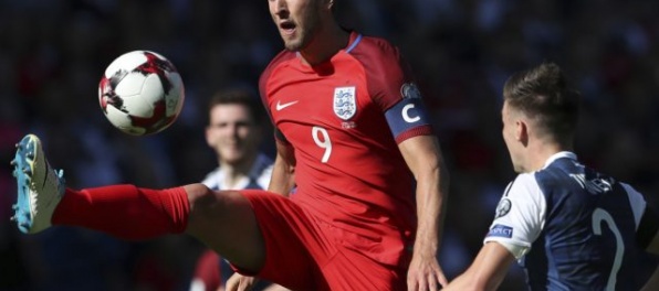Video: Kanonier Kane v derby zachránil Anglicko, v “slovenskej” skupine aj triumf Slovinska