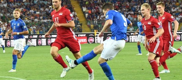 Video: Chorvátsko prehralo na Islande, Taliansko a Španielsko zvíťazili