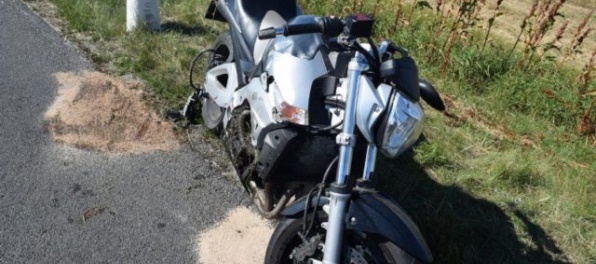 Motocyklista bez vodičáka napriek zákazu šoféroval a havaroval