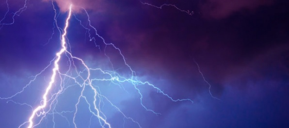 Meteorológovia varujú pred búrkami, hrozia na celom Slovensku