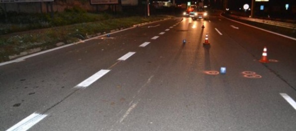 Foto: Taxikár zrazil chodca a so zákazníkom išiel ďalej, mladík neprežil