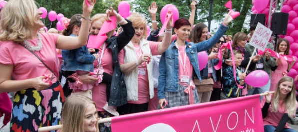 Foto: V Bratislave sa pochodovalo proti rakovine prsníka, vyzbieralo sa vyše 20-tisíc eur