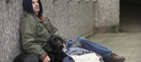 Otec trinástich detí nútil Slovákov žobrať v Nemecku, získal viac ako 40-tisíc eur