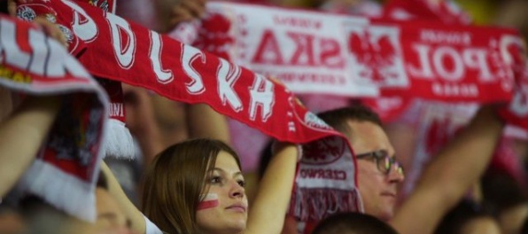 Video: Poľsko vydolovalo bod v zápase proti Švédsku, lídrom “slovenskej” skupiny je Anglicko