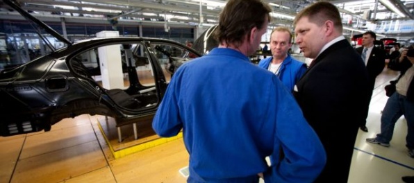 Štrajk zamestnancov Volkswagen je podľa Fica legitímny, koncern by mal vyplácať rovnaké platy