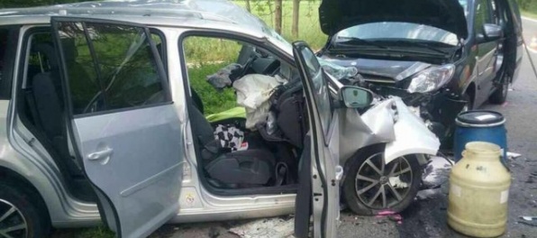 Tragická nehoda pri Ružomberku, autobus sa zrazil s dvoma autami