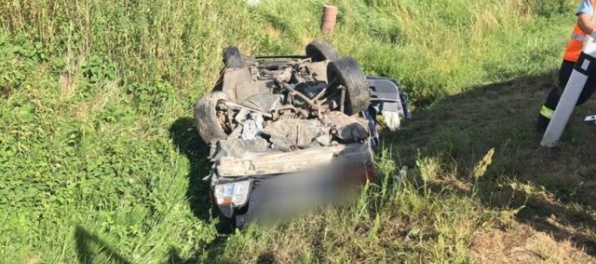 Foto: Vodič BMW prešiel do protismeru a narazil do betónového premostenia