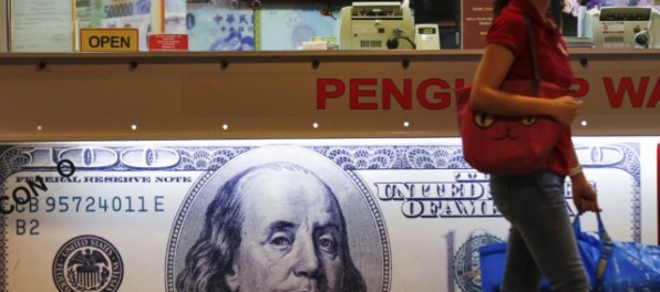 Dolár v piatok posilnil vďaka nárastu osobných príjmov Američanov