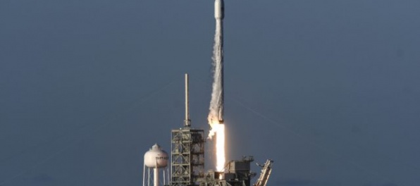 Video: Bezpilotná raketa Falcon na obežnú dráhu vyniesla satelit Intelsat
