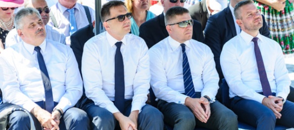 OĽaNO: Fico si na akciu strany Smer-SD na Devíne nazvážal ľudí z celého Slovenska za štátne peniaze