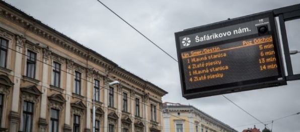 Na zastávkach v širšom centre Bratislavy a na Patrónke pribudnú elektronické informačné tabule