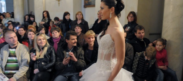 Viac ako 2 900 párov vstúpilo v minulom roku do manželstva, sobášia sa prevažne tridsiatnici