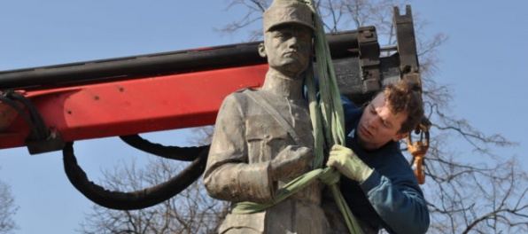 Občania sa skladajú na Štefánikovu sochu, doteraz vyzbierali vyše 5 400 eur